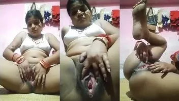 Bhabhi Showed Her Pussy In Desi Nude Selfie
